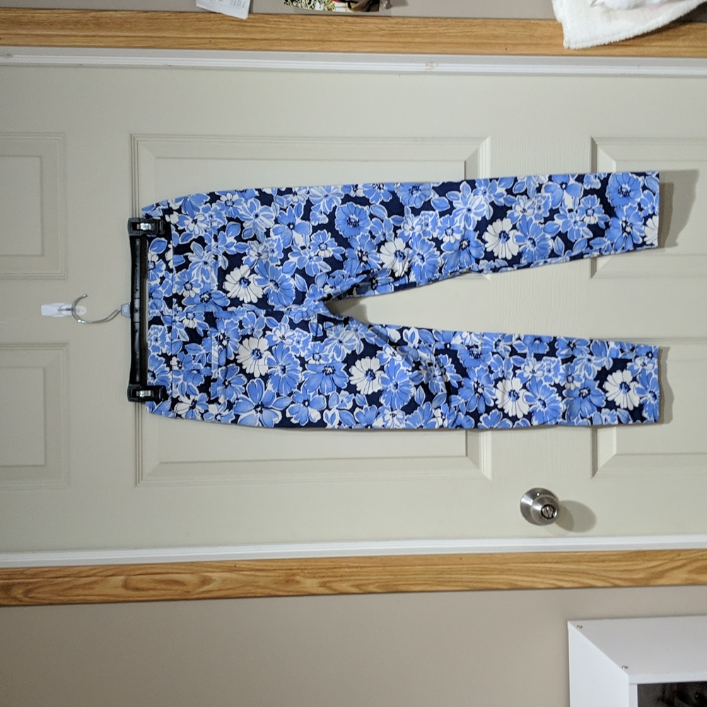 Old Navy High Rise Pixie - Picture 2 of 4